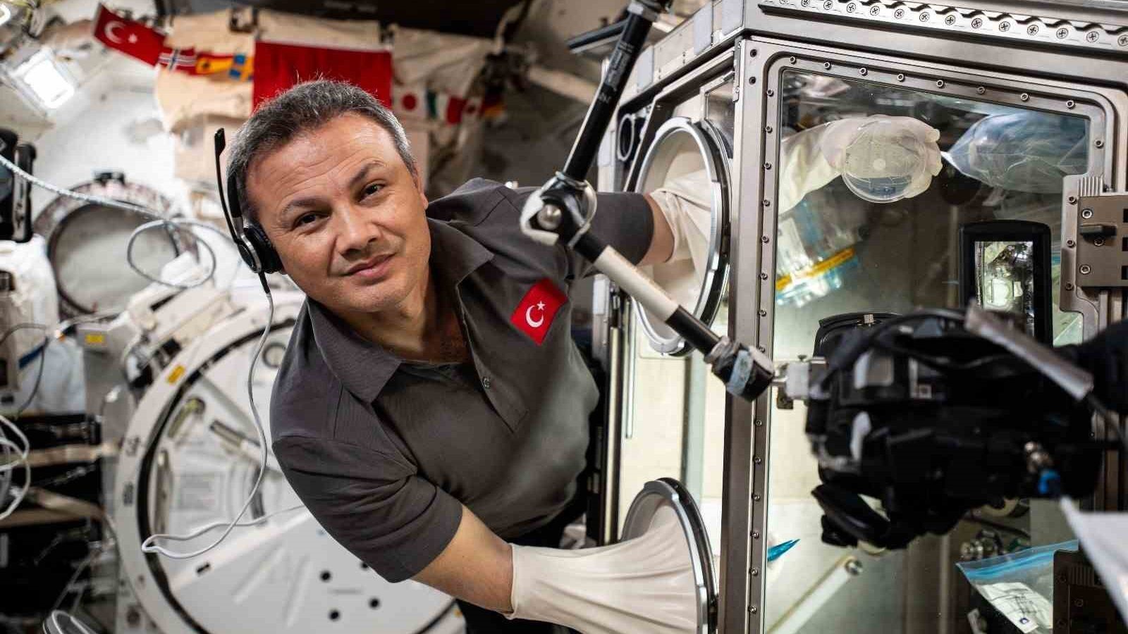 Türkiye'nin ikinci astronotu Tuva Cihangir Atasever, uzayda 7 bilimsel deney yapacak 1