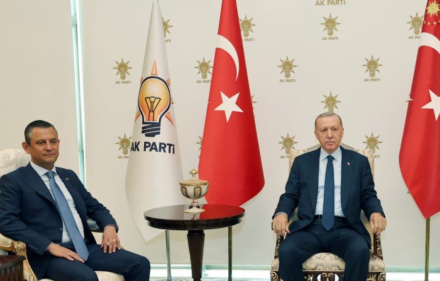 Erdoğan- Özel görüşmesinde iki liderin dikkat çeken tercihi: Lacivert takım, mavi gömlek detayı ne mesaj veriyor? 2