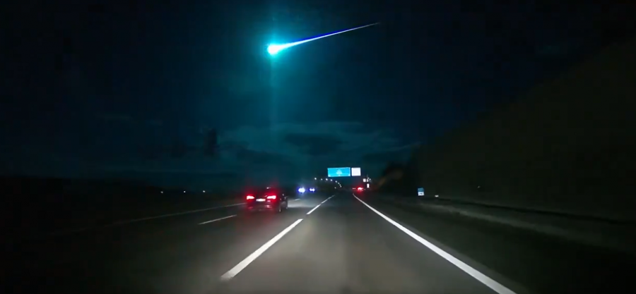 Düşen Meteor En Net Böyle Görüntülendi! Gökyüzünde Bir Anda Parladı (video)