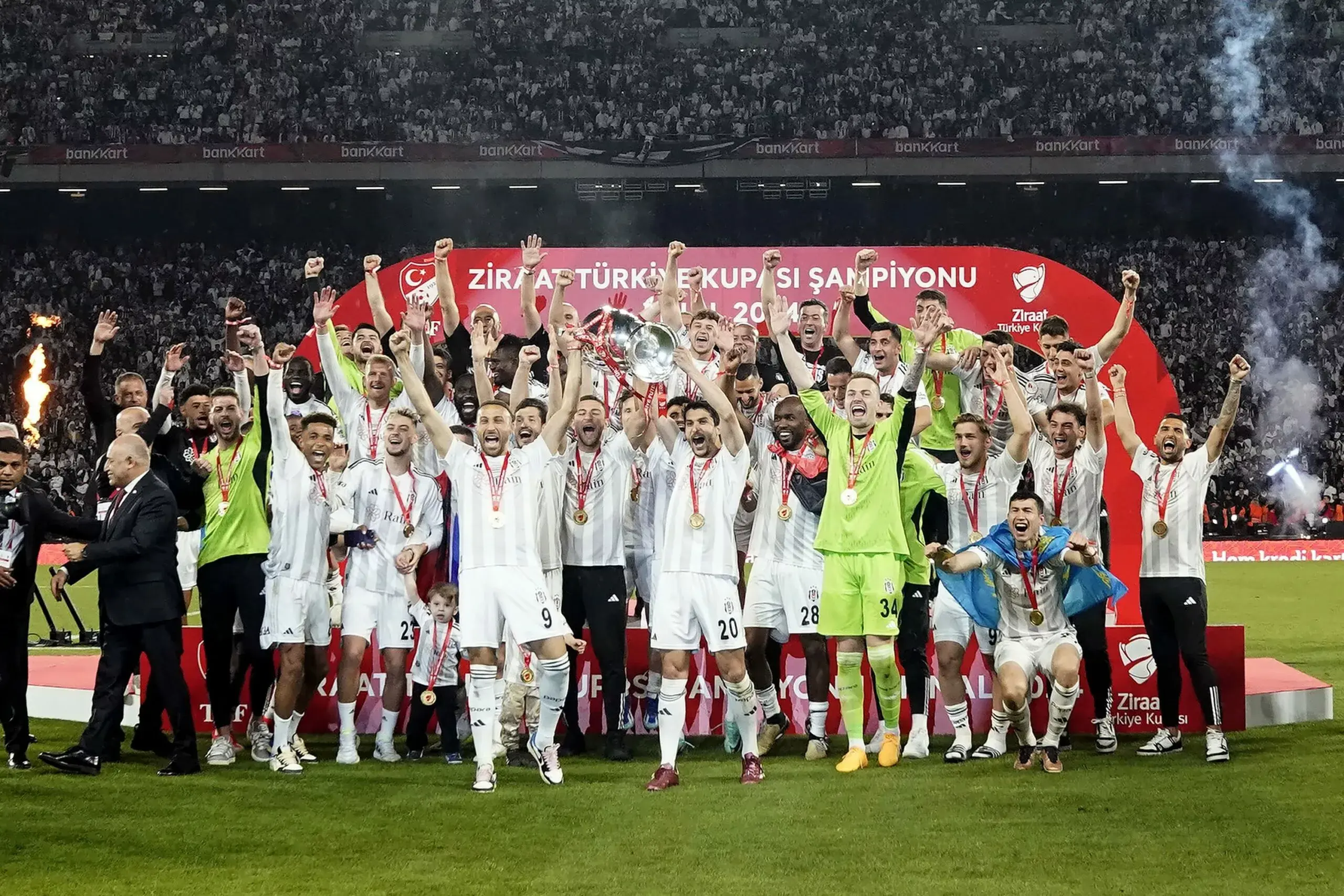 Ziraat Türkiye Kupası'nı Beşiktaş kazandı! Final maçı 'Yok böyle bir maç' dedirtti