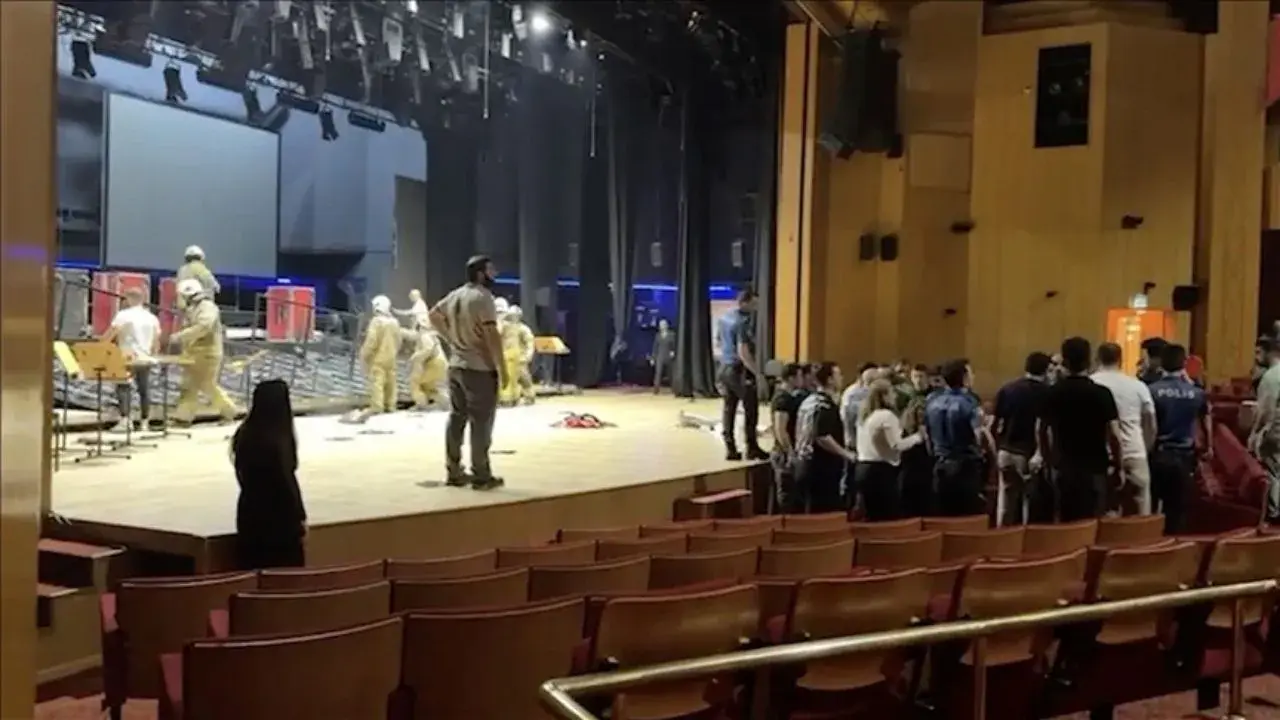 Dev Ekranın Devrildiği Cemal Reşit Rey Konser Salonu Harbiye’de bulunuyor