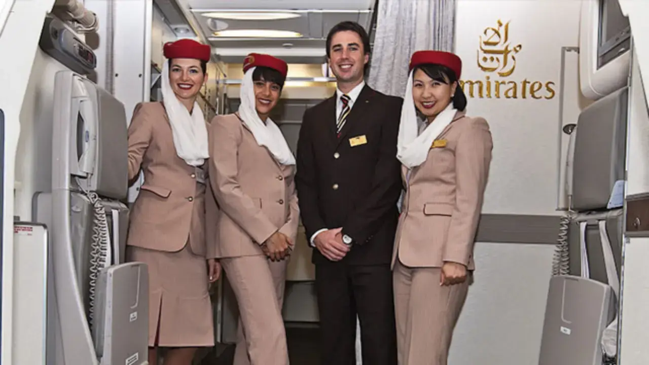 Emirates kabin memuru maaşı ne kadar?