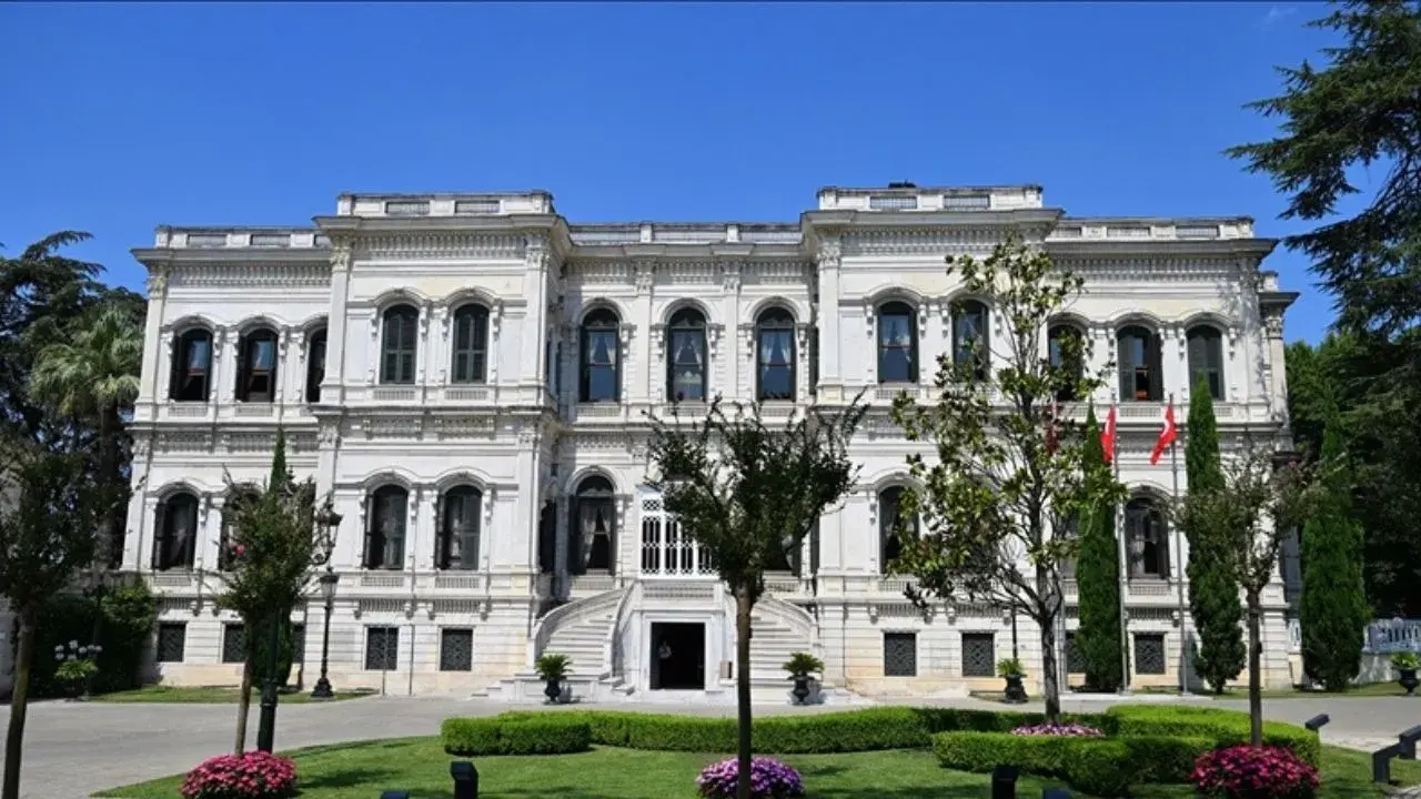 100 Yıl Sonra Ziyarete Açılan Yıldız Sarayı Beşiktaş’ta bulunuyor