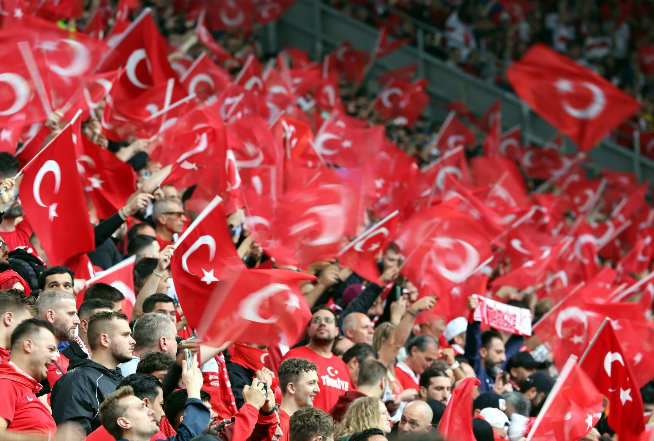 Hollanda-Türkiye maçında 37 bin Türk seyirci maçı stadyumdan izleyecek! Berlin'de biletlerin tamamı satıldı