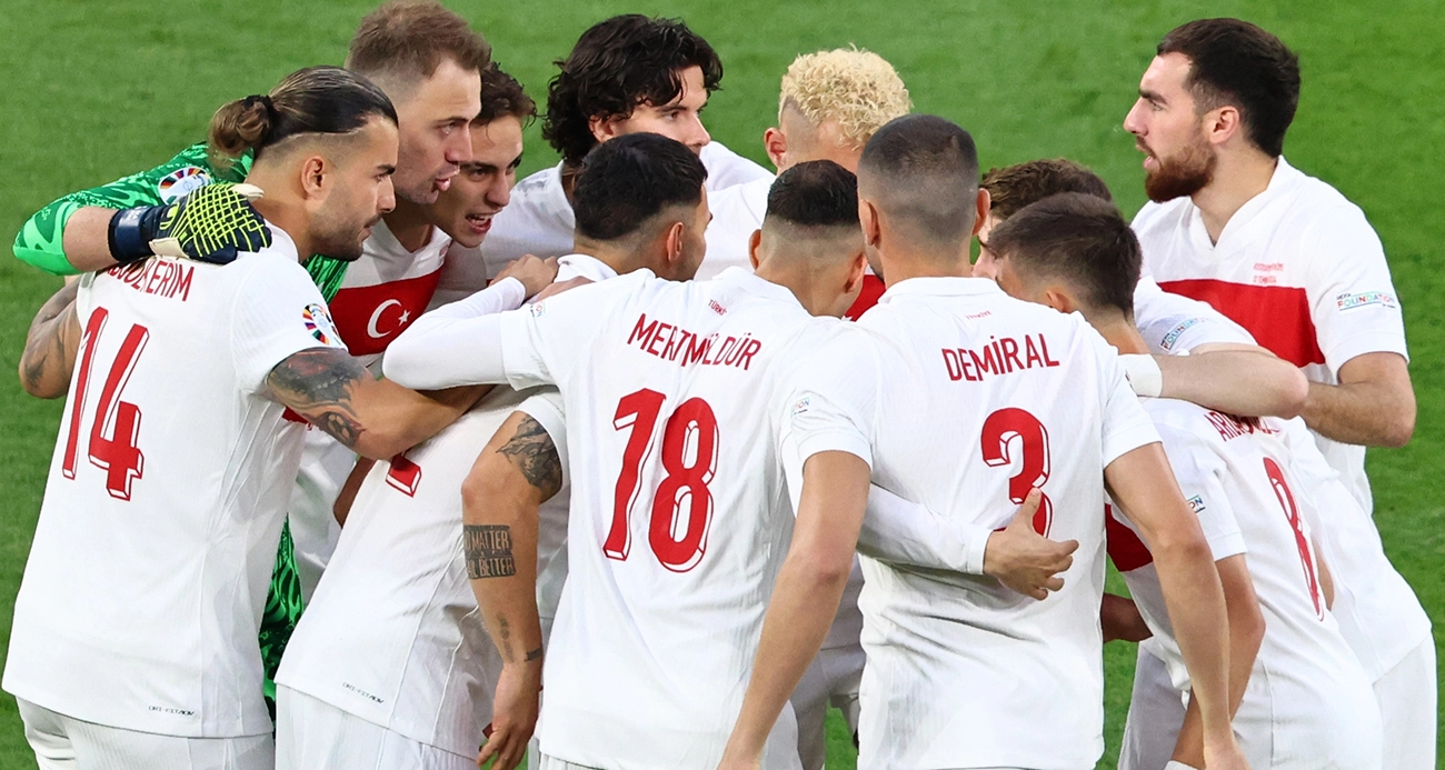 Hollanda-Türkiye maçını TRT spikeri Özkan Öztürk anlatıyor