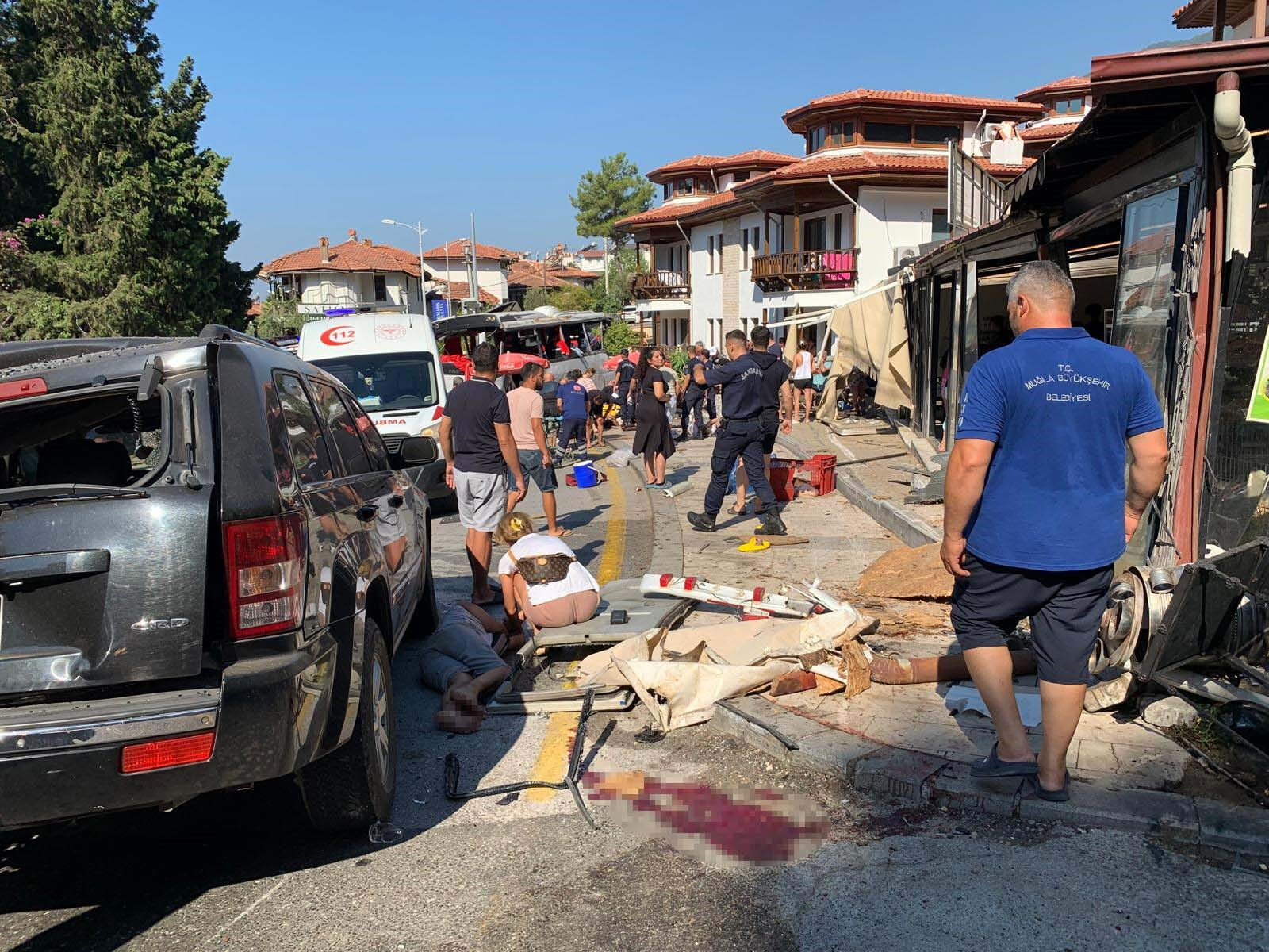 Muğla'da tur otobüsü dehşet saçtı: Çok sayıda yaralı var - 3. Resim